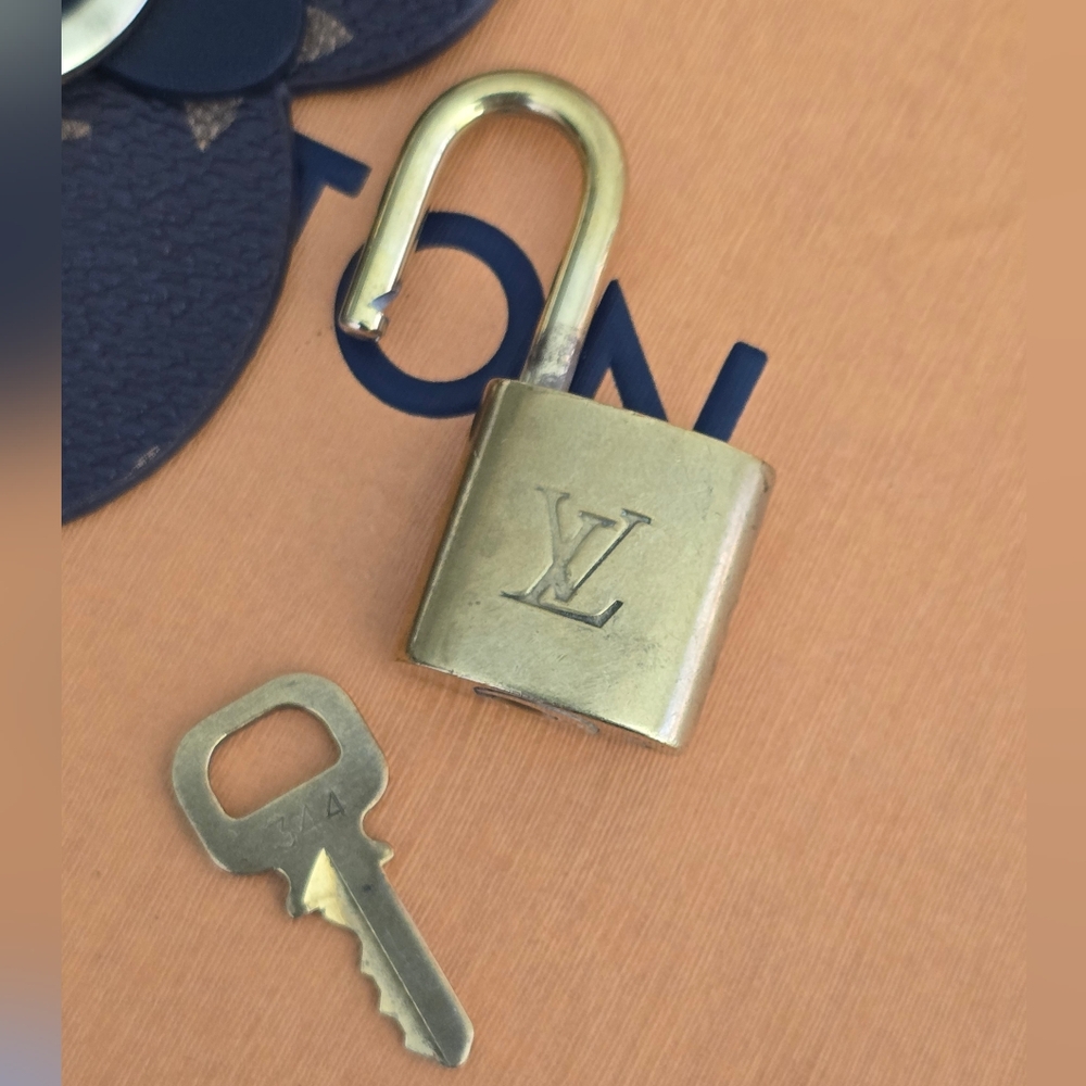 🟡Authentic Gold Louis Vuitton Padlock & key #344🟡 - Picture 7 of 13